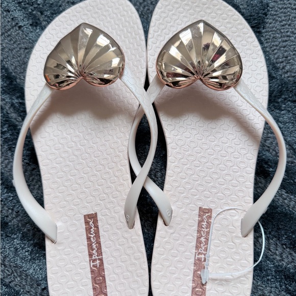 Ipanema Gold Heart Sandals - Picture 2 of 6